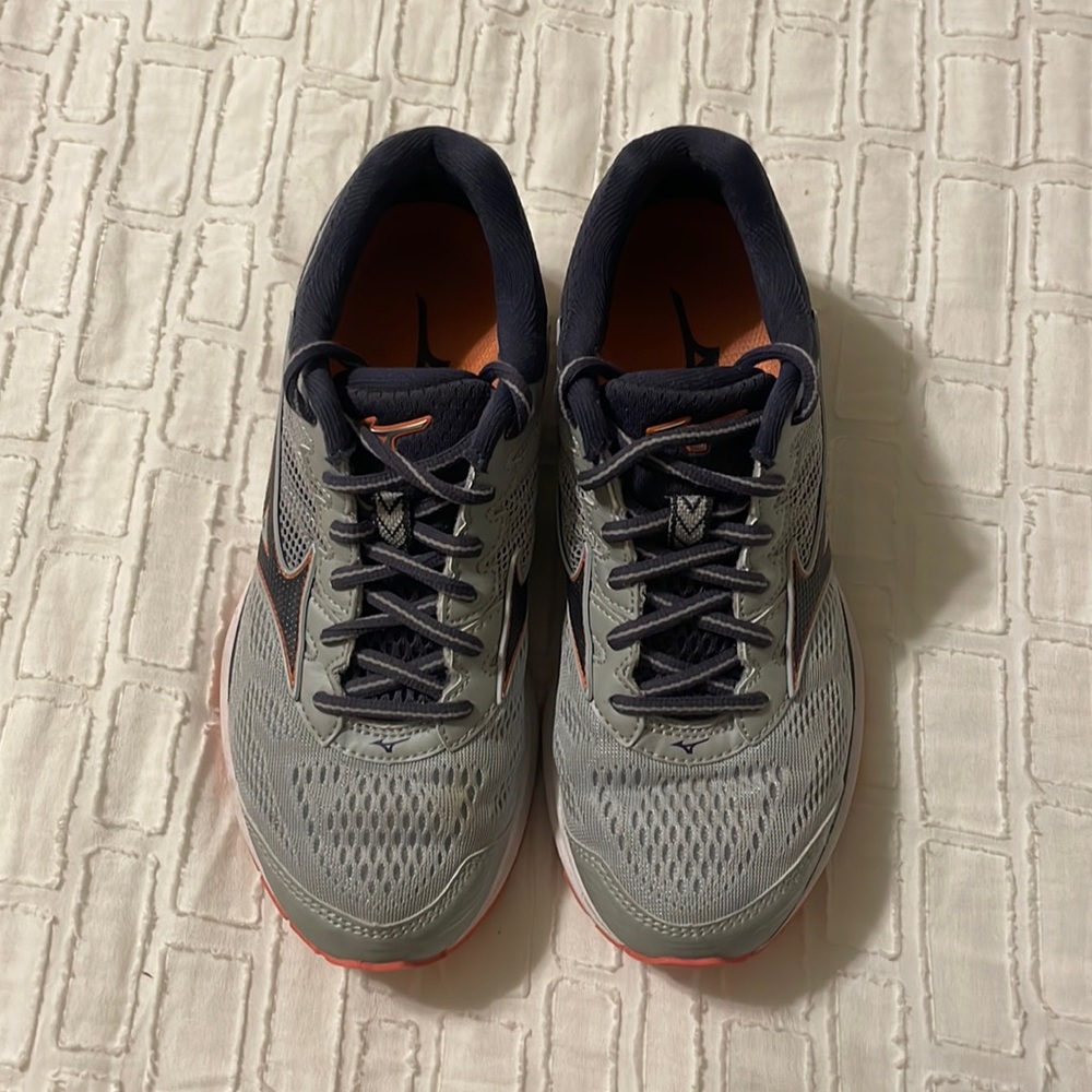 Mizuno wave rider 21